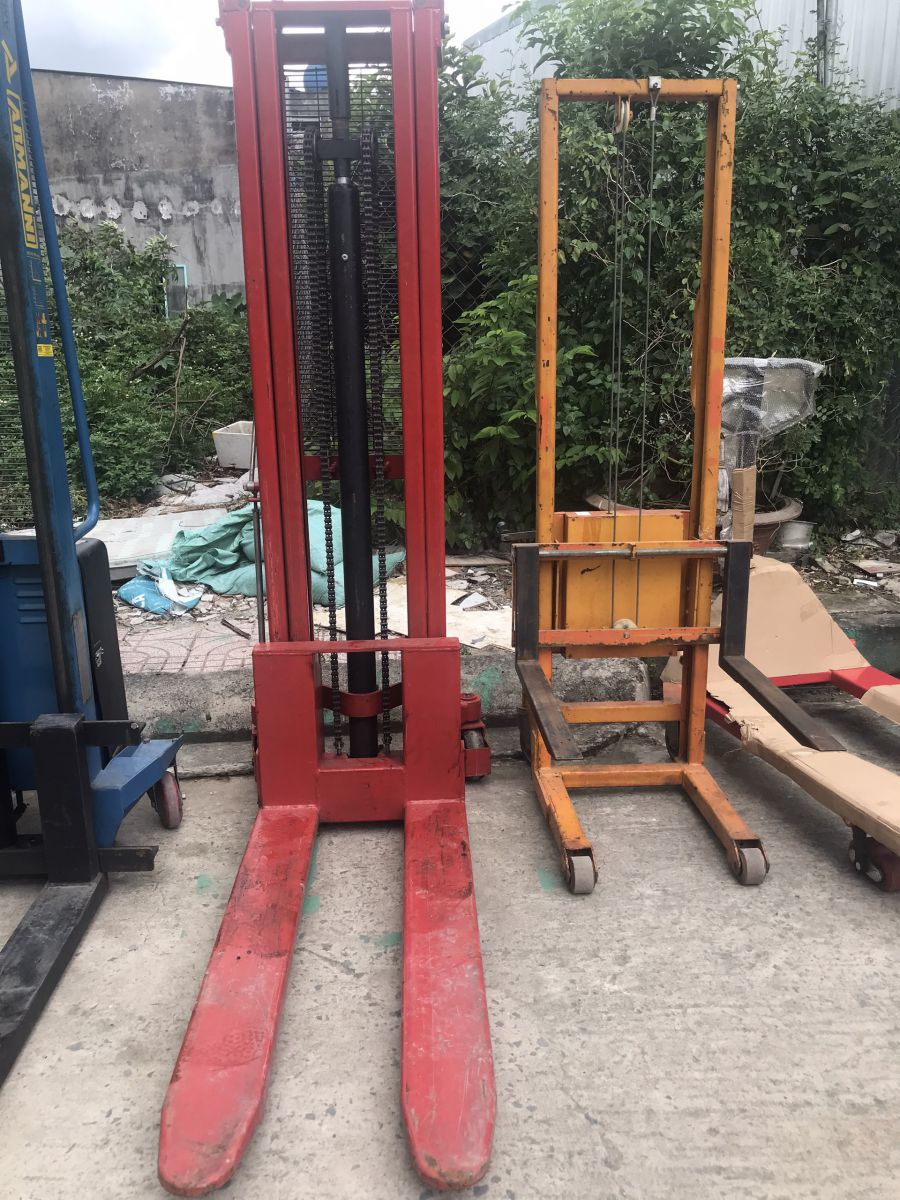 xe nâng bán tự động tải 1 tấn nâng cao 2m5