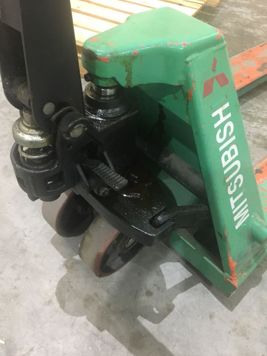 Bơm thủy lực xe nâng tay bị xì nhớt