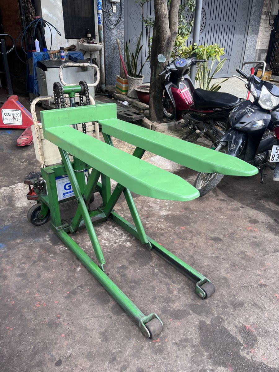 Xe nâng cắt chéo bán tự động