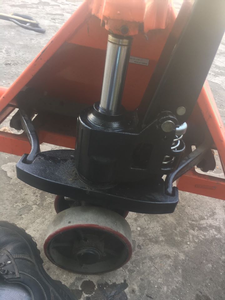 Kích bơm xe nâng tay