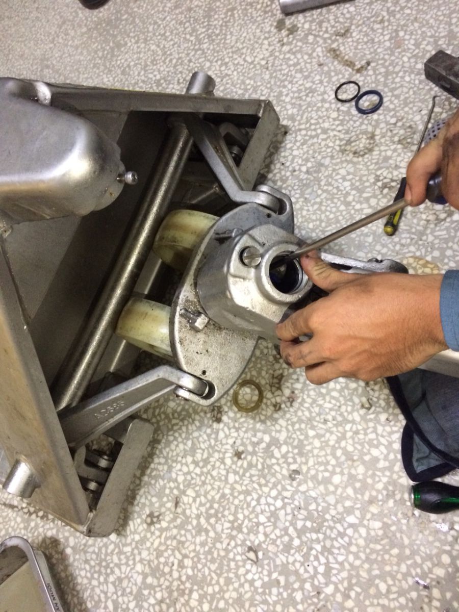 Phục hồi bơm thủy lực xe nâng tay