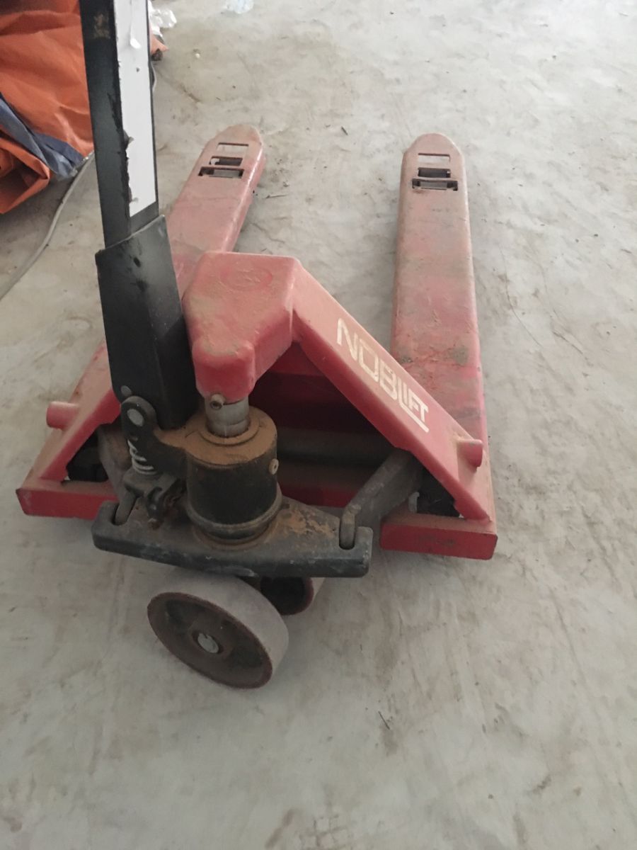 Xe nâng tay 5 tấn nâng không lên