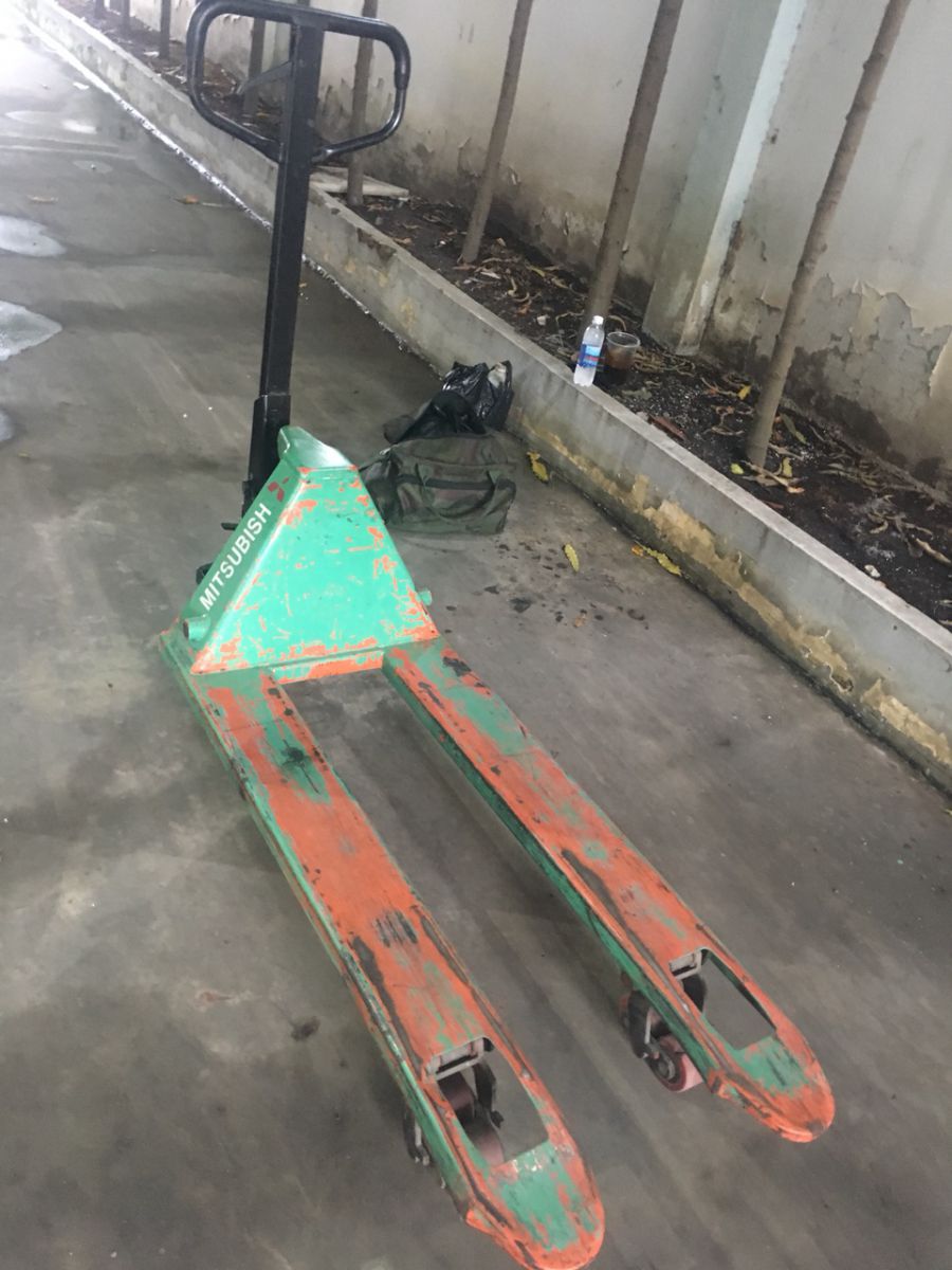 Xe nâng tay sau khi phục hồi bơm thủy lực