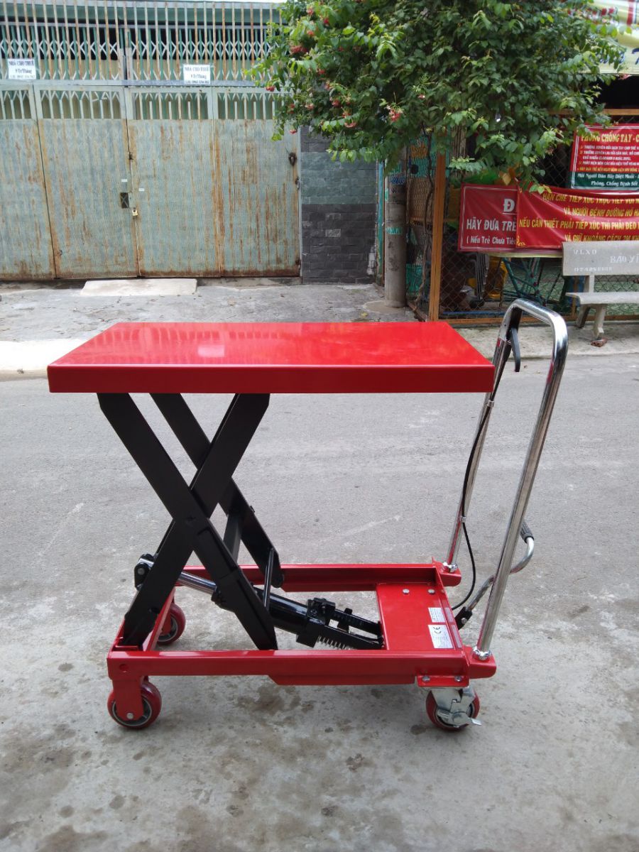 xe nâng mặt bàn tt500