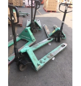 Sửa chữa xe nâng tay- lô xe nâng tay Mitsubishi bị xì nhớt bơm không lên