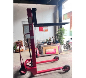 Xe nâng tay cao chế bánh lớn kéo di chuyển nhẹ nhàng