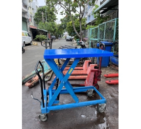 Xe nâng mặt bàn Nhật bãi tải 800kg nâng cap 1070mm hiệu OPK