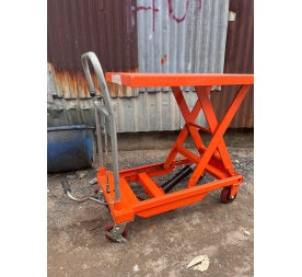 Xe nâng mặt bàn hàng bãi tải 500kg cao 900mm