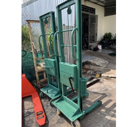 Xe nâng quay cáp Nhật bãi tải 350kg nâng cao 1m5